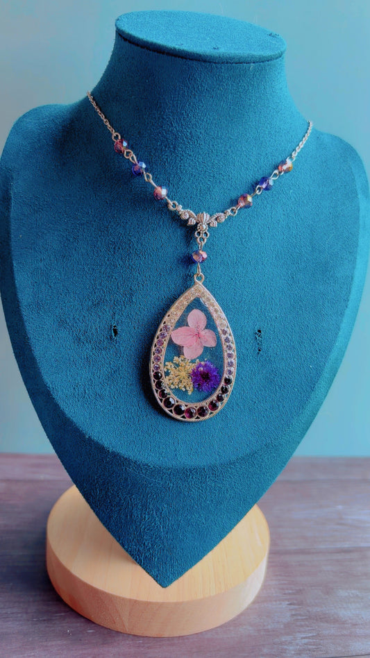 Handmade necklace with dried flowers