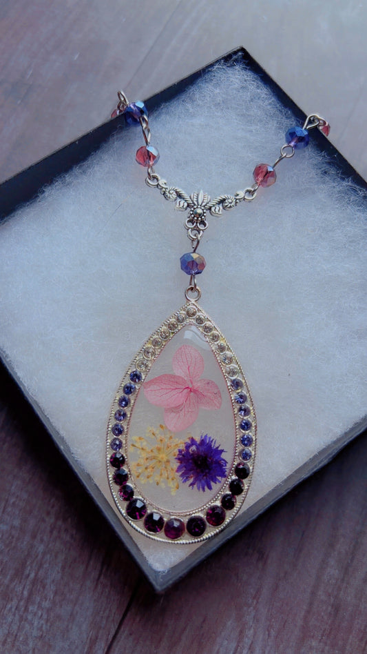 Handmade necklace with dried flowers