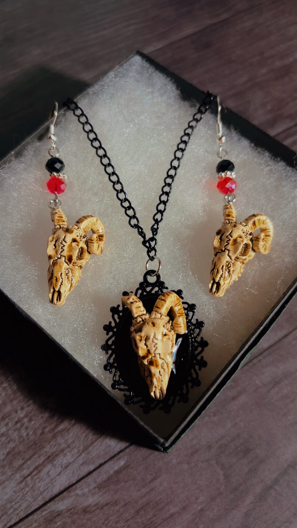 Handmade skull set