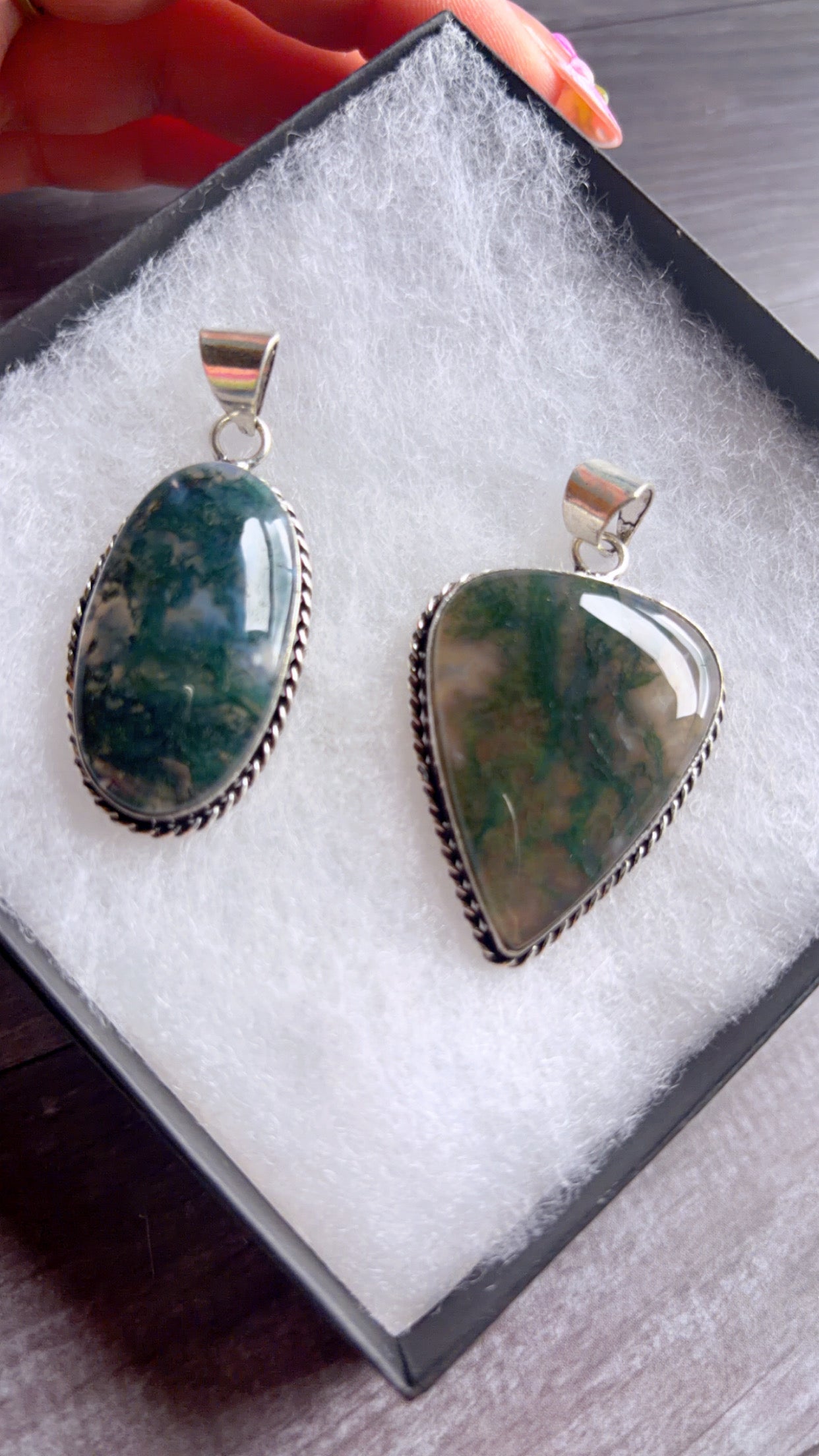 Moss agate gemstone pendants