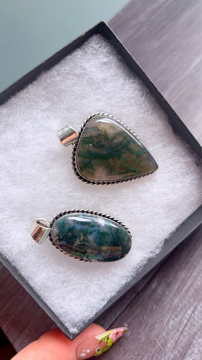 Moss agate gemstone pendants
