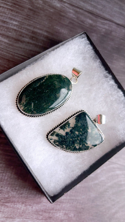 Moss agate gemstone pendant