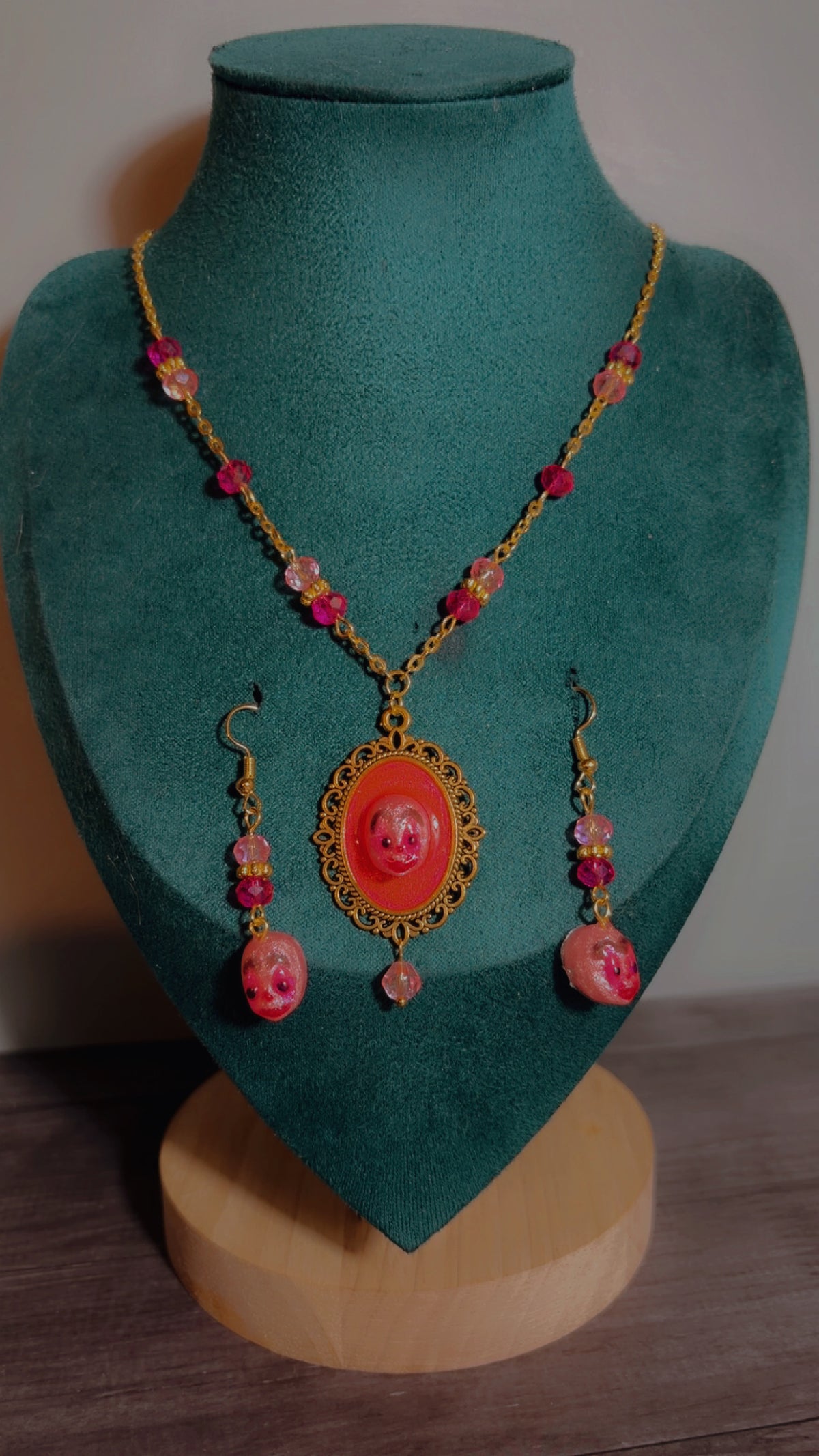 Handmade clown cameo necklace set