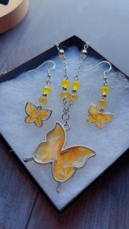 Handmade butterfly set with dried dandelion petals