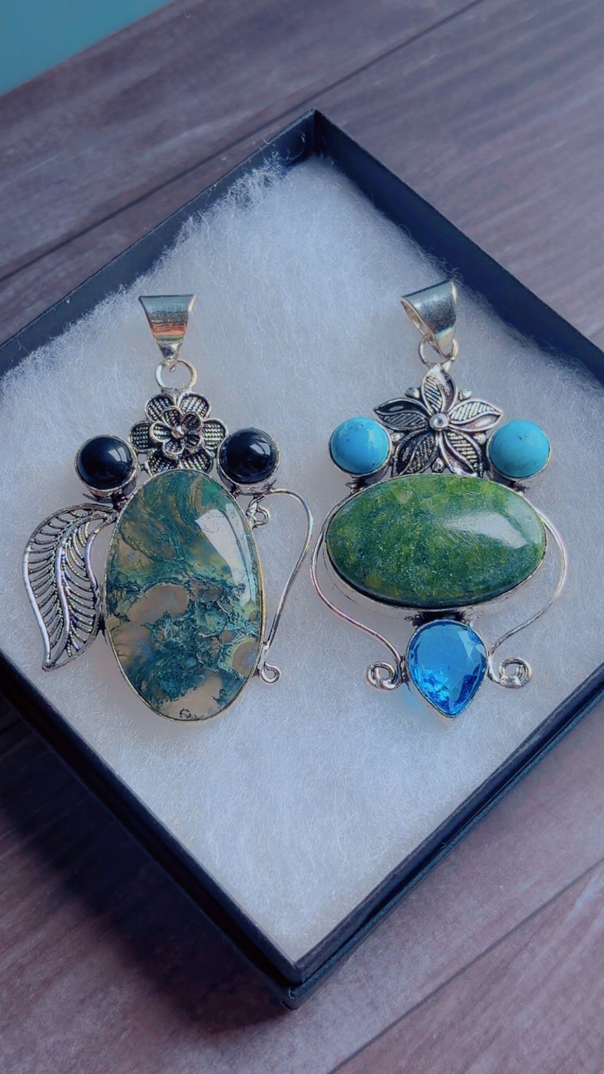 Moss agate & tree agate pendants