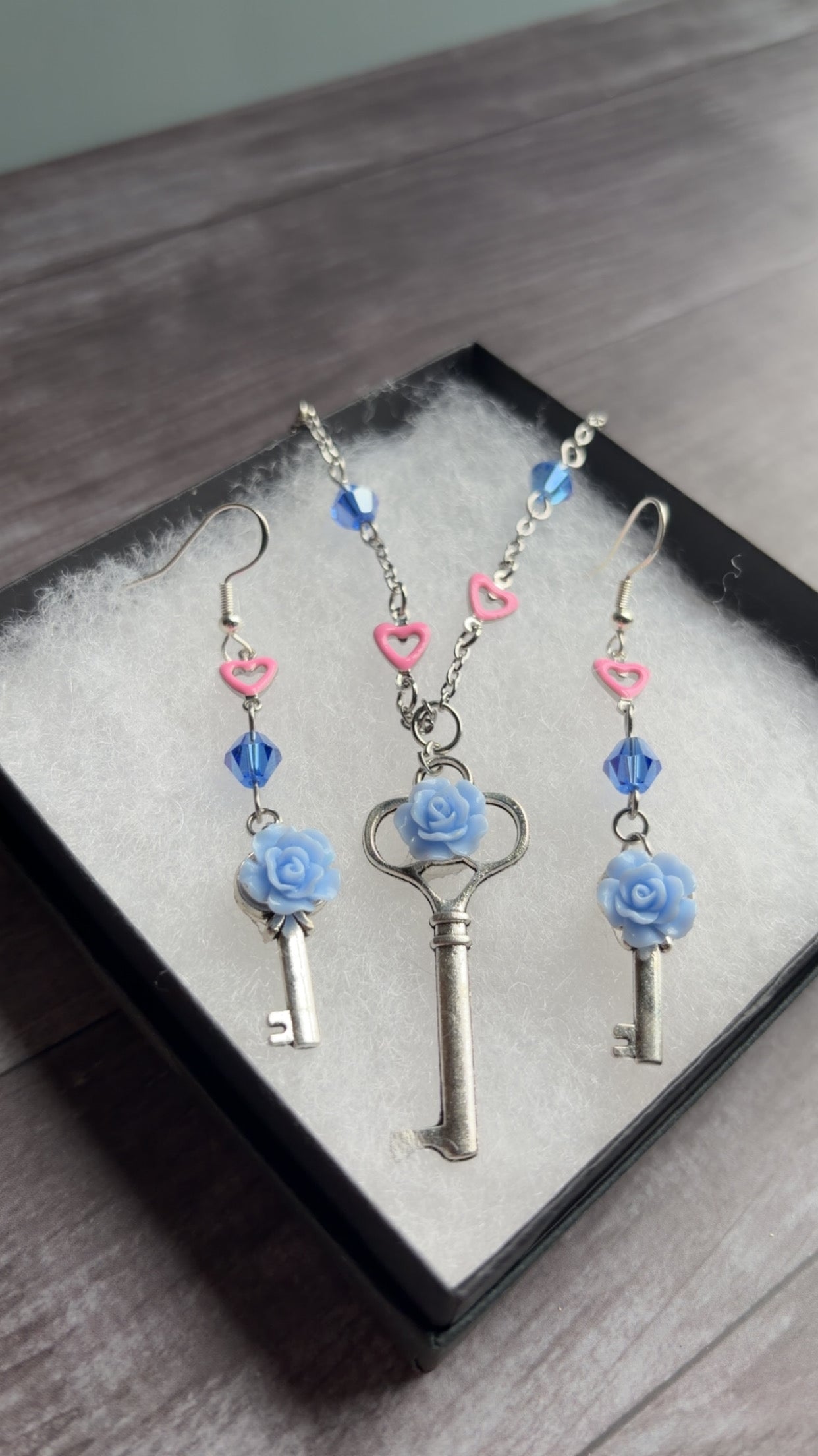 Handmade keys & roses set