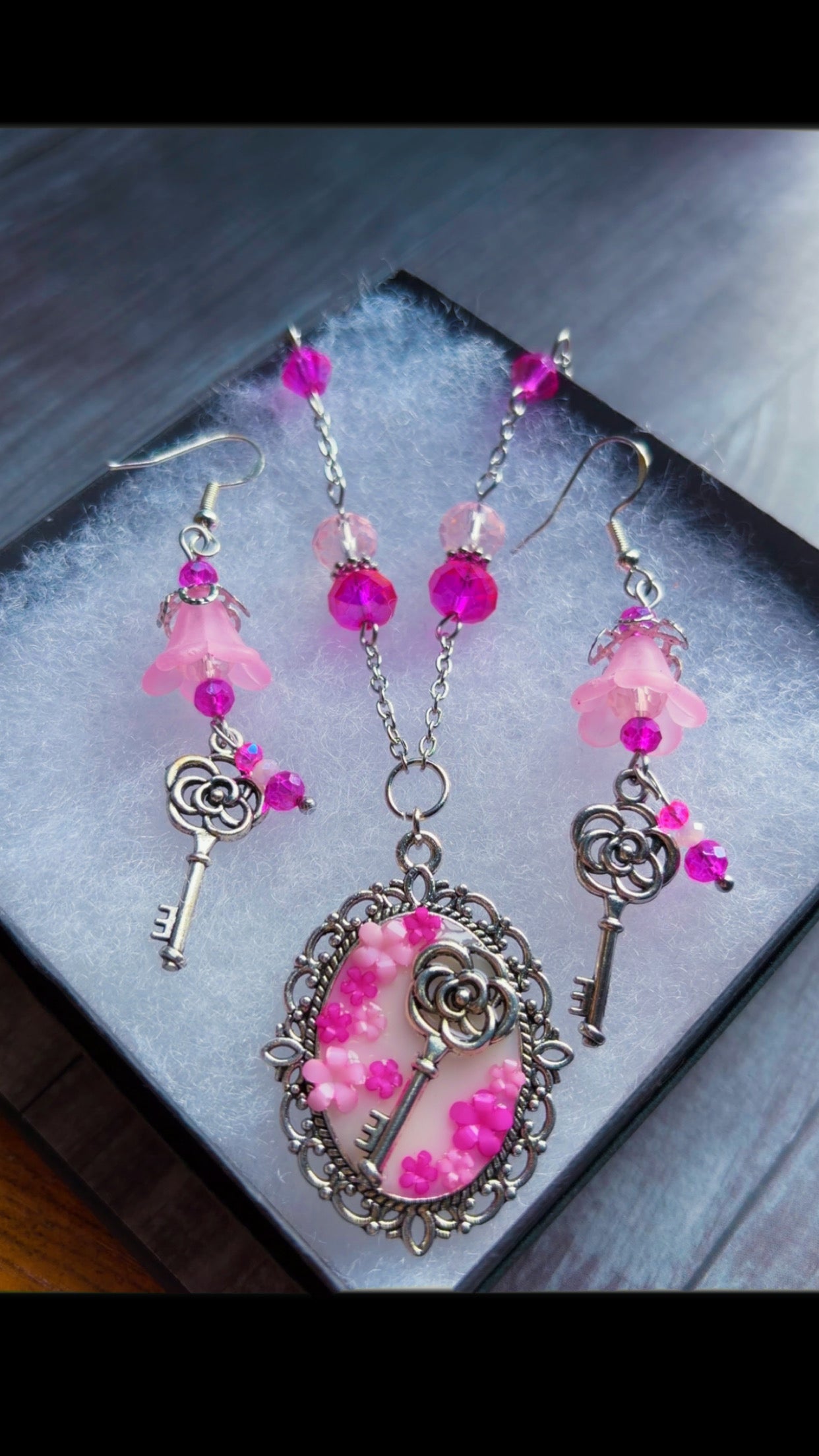 Handmade floral key cameo set