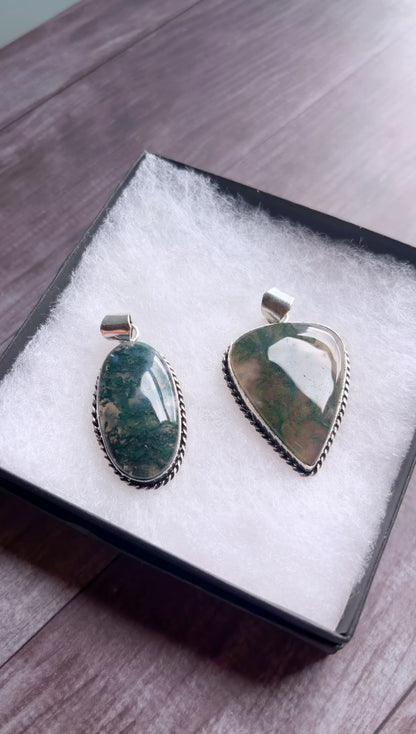 Moss agate gemstone pendants